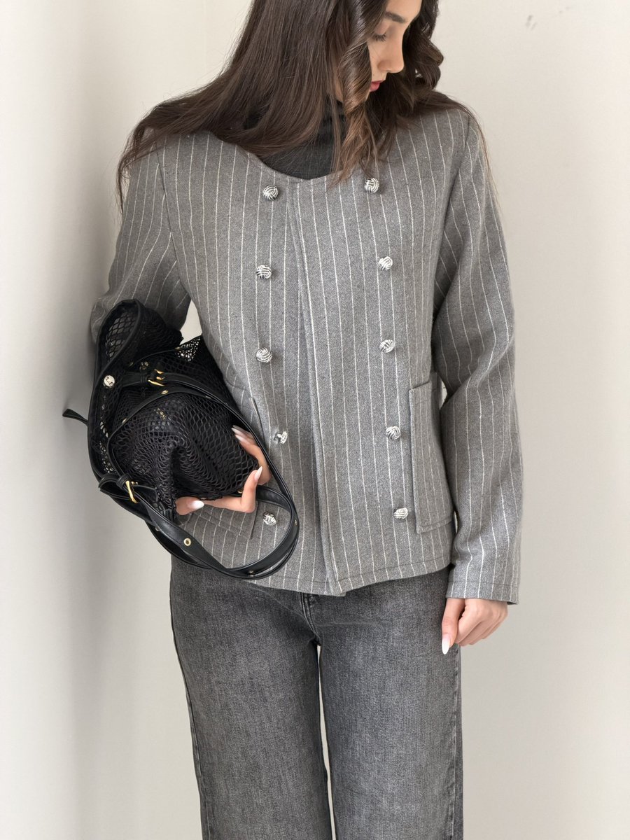 لی لا tweet media