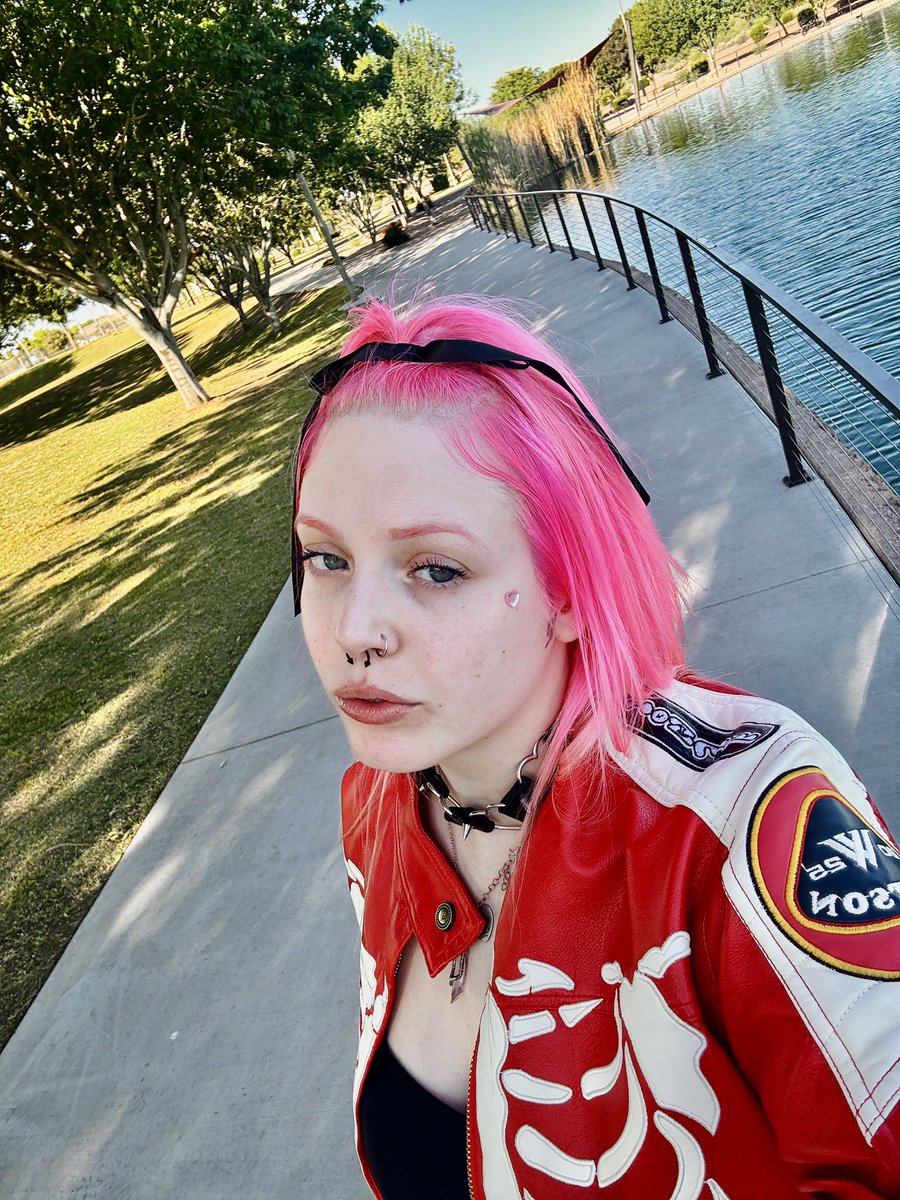 xGhostGoddess's tweet photo. Princess bubblegum vibes fr 
#alt #goth #pinkhair https://t.co/FtsHi5Or89