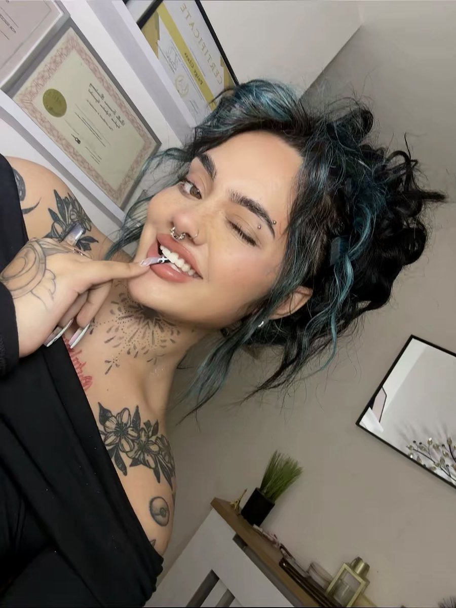 Boujiest's tweet photo. The curly messy bun 🥺 YES https://t.co/pCAU6OHimS