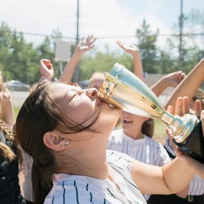 DrADFinch's tweet image. Advances in adolescent sport performance research are shedding light on the role of nutrition, supplementation, and real‑world data in supporting young athletes’ health and performance—bringing evidence closer to everyday practice. 
🔗 ow.ly/tWLG30sV6jV

#HealthScience