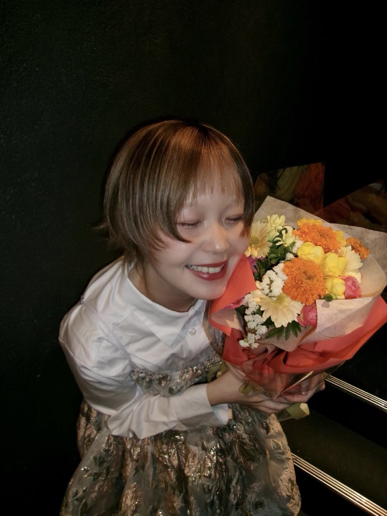 mayu_ExWHYZ's tweet photo. ゆーきがくれた花束💐私イメージして一本一本選んだってラブ https://t.co/5U5wau8fME