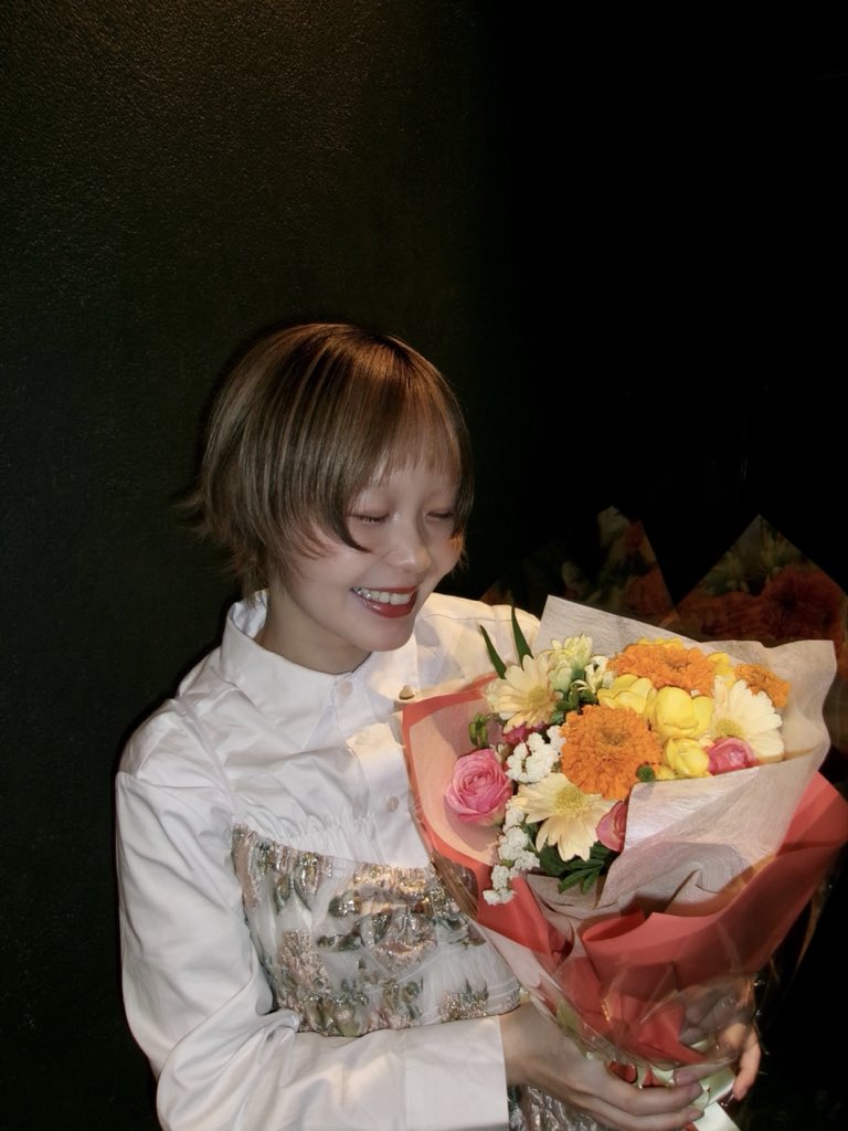 mayu_ExWHYZ's tweet photo. ゆーきがくれた花束💐私イメージして一本一本選んだってラブ https://t.co/5U5wau8fME