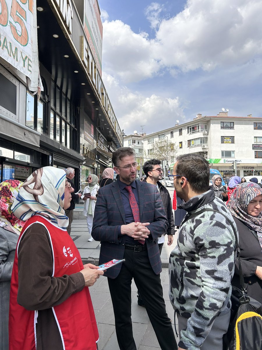 BTP Ankara İl Başkanlığı olarak Etlik Meydanı’nda vatandaşlarımıza, Prof. Dr. Haydar Baş hocamız adına lokma ikramında bulunduk ve esnaf ziyaretleri gerçekleştirdik.

Çalışmamıza Keçiören İlçe Bşk. Sn. Musa Koç ve Keçiören Kdn. Kl. Bşk. Sn. Sibel Kılıç katılım sağladı.