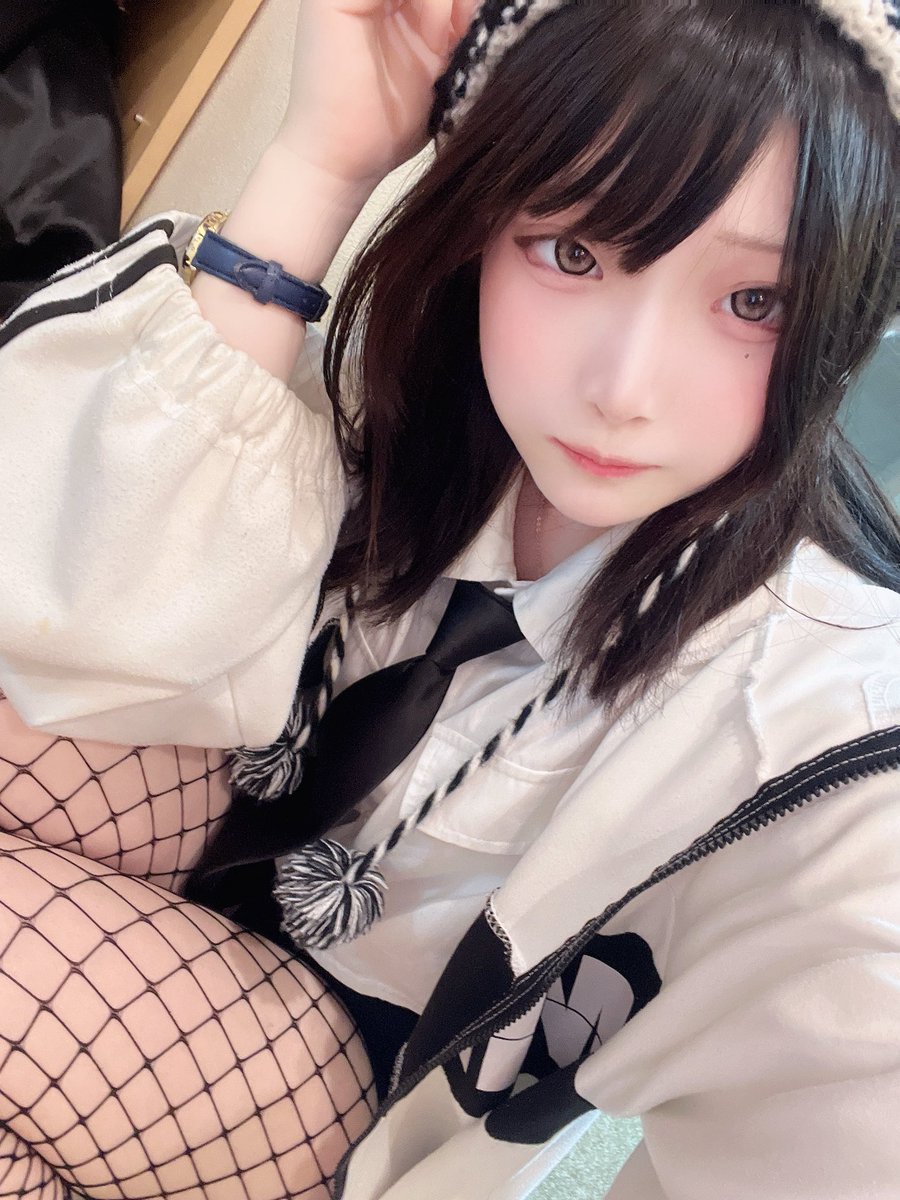 はにぃ🍯シャルロッテ tweet media