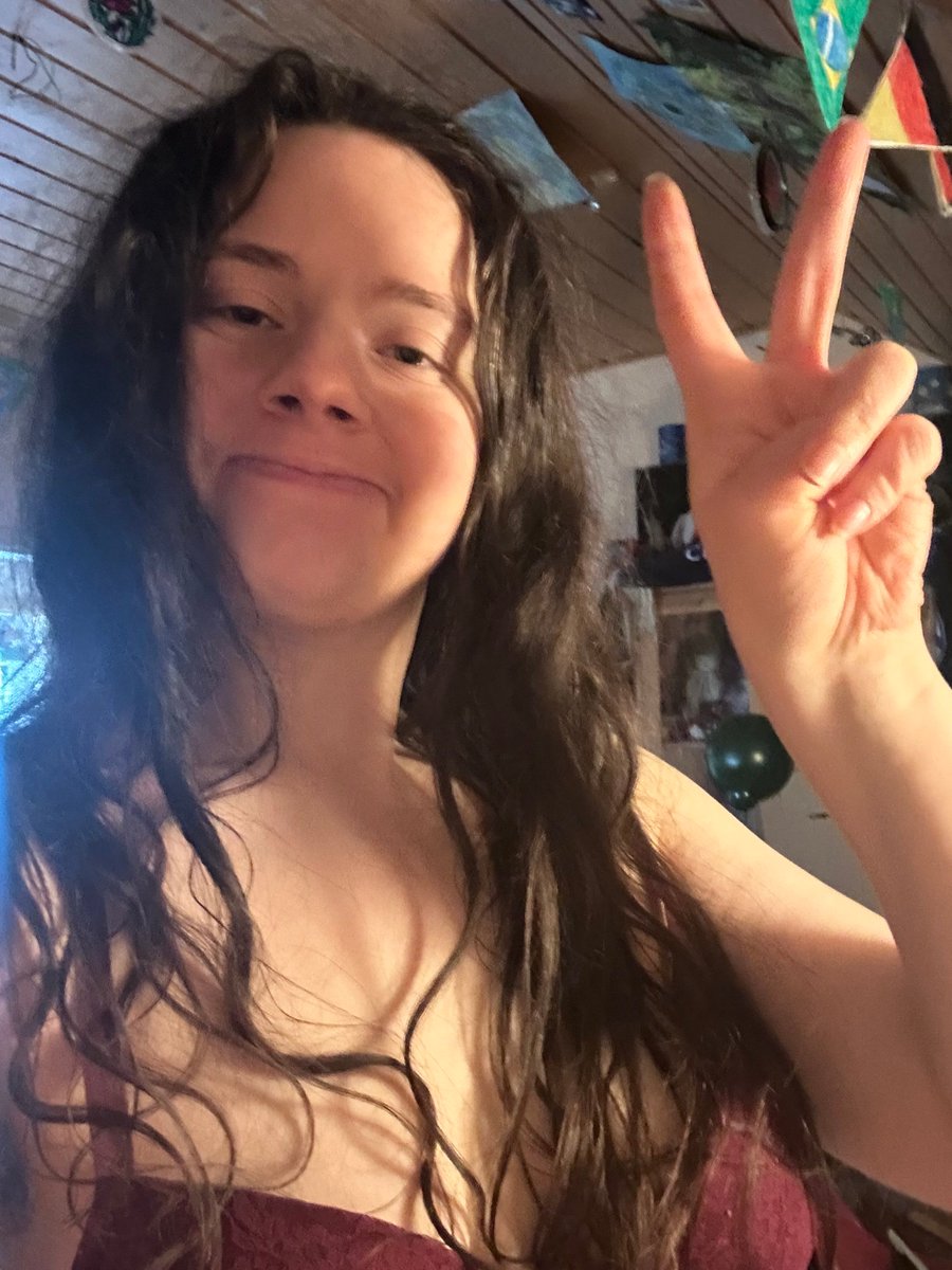 sarahsoehlmann's tweet image. Two selfies on top only with bra Incl. a picture #Selfie