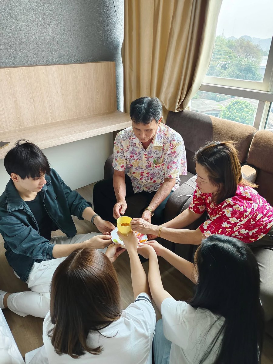 Kob_khanista tweet media