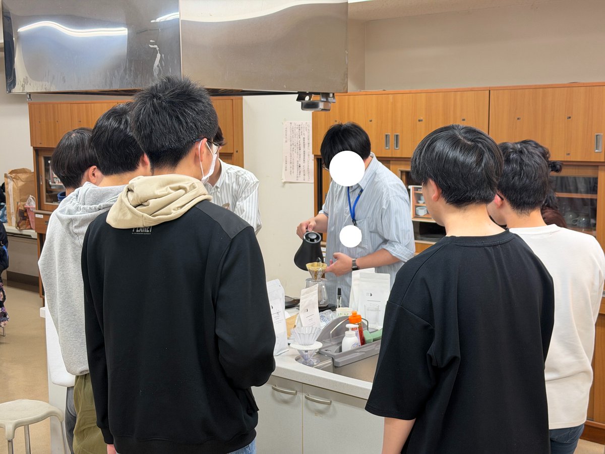 saidaicoffee's tweet photo. 第2回の新歓ありがとうございました！
エスプレッソマシンの用意もあるので、コーヒーはちょっと苦手だけどカフェラテなら！という方もぜひご参加ください✨

次回以降の日程は以下の通りです。お待ちしております！
○ 4/22 (水) 14:00~20:00
○ 5/1 (金) 14:00~20:00

#春から埼大 https://t.co/cgwGjQ4DKE