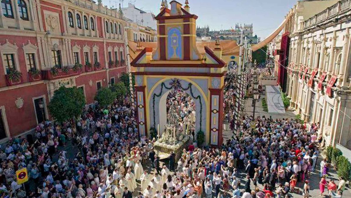 RAFCAMBEN's tweet photo. No es agenda, es una cuestión de fe. @archimadrid, @architoledo, @Archisevilla1 y @Archigranada deben trasladar Corpus Christi al fin de semana posterior a la visita del @Pontifex_es. 

Una respuesta total a S.S. León exige que el Corpus reciba la adoración exclusiva que merece. https://t.co/m1EHZHdUcE