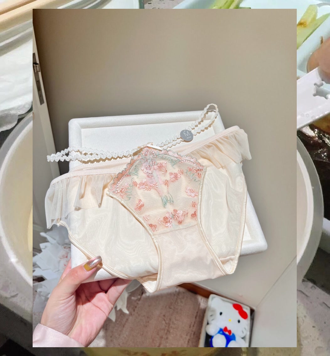 Lisa Burns tweet media