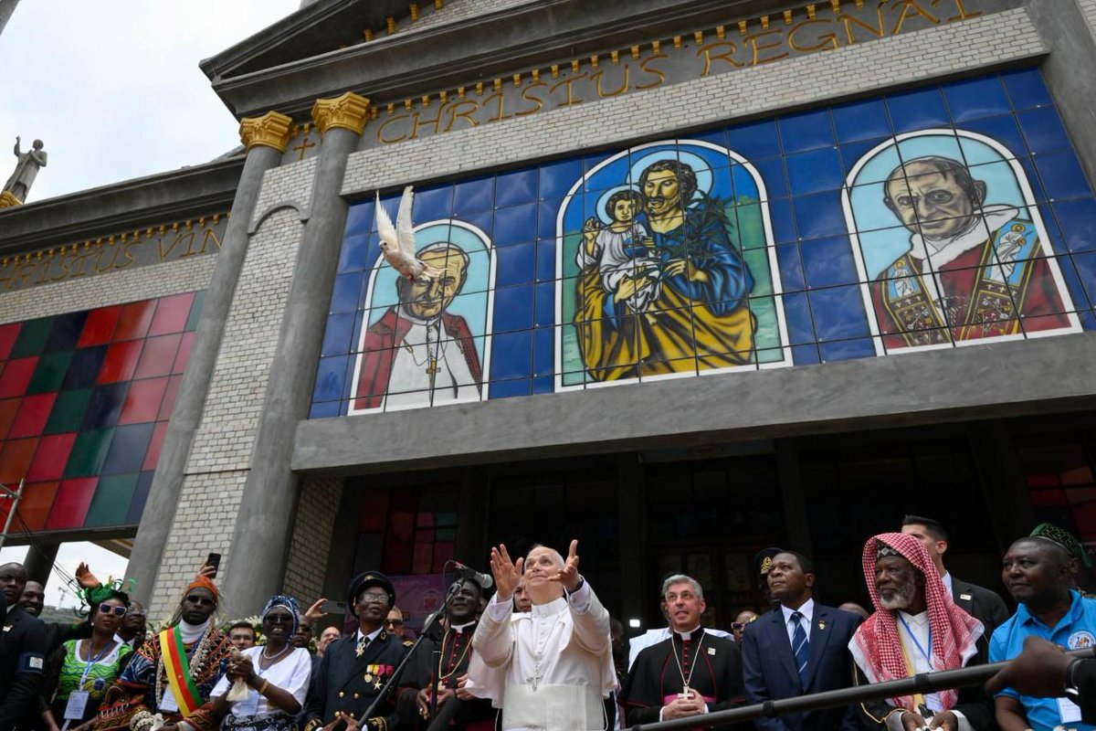 Bamenda: łzy, wiara i wspólne wołanie o pokój

W katedrze św. Józefa w Bamendzie spotkanie Leona XIV z przedstawicielami religii i wierzeń Kamerunu stało się jednym z bardziej poruszających momentów drugiego dnia papieskiej wizyty w tym kraju.

➡️ shorturl.at/7vMtN