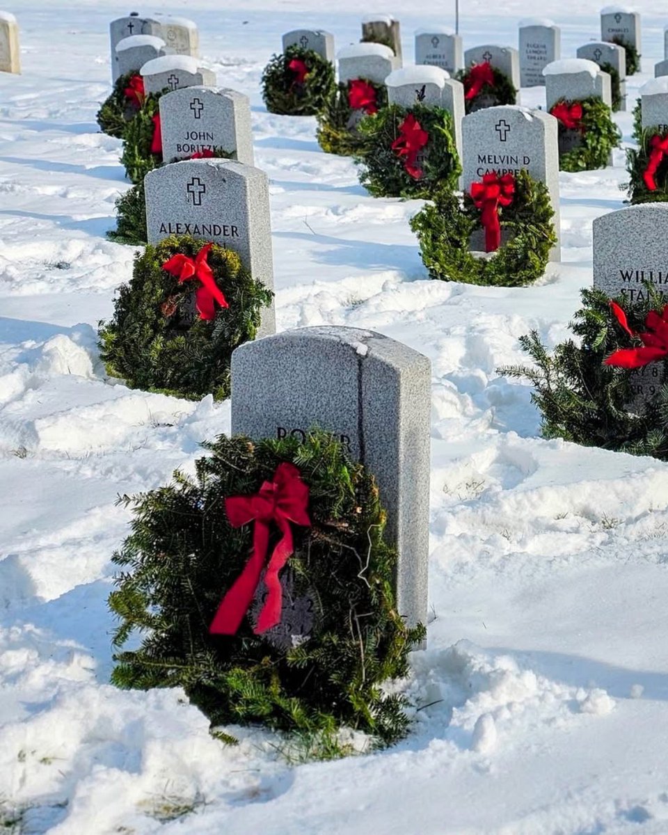 WreathsAcross's tweet photo. "The willingness of America's veterans to sacrifice for our country has earned them our lasting gratitude." https://t.co/o1TP2Kmevk