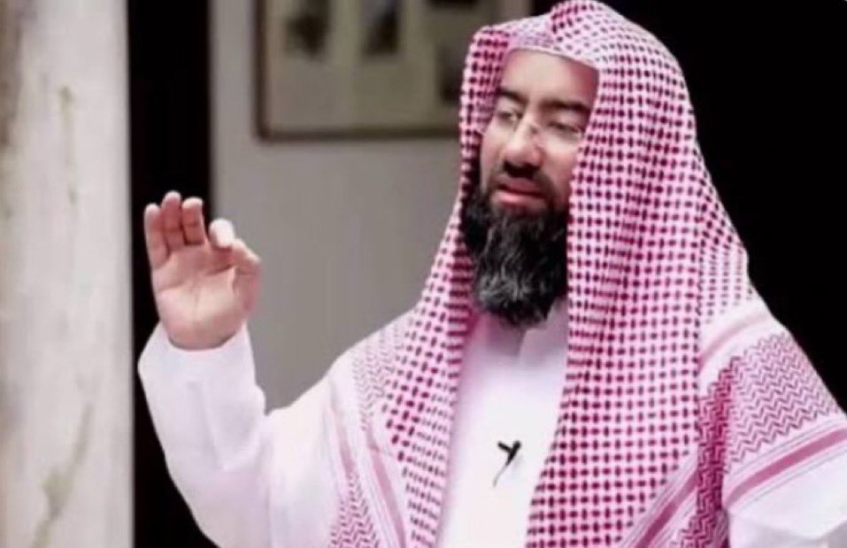 alrazni's tweet photo. الشيخ نبيل العوضي
إمام مسجد وداعية إسلامي بارز، جمع بين الخطابة المؤثرة والإعلام الهادف، فقدم عشرات البرامج الدينية والثقافية التي لامست قلوب الملايين.

بدأ مسيرته إمامًا وخطيبًا في وزارة الأوقاف، ثم برز إعلاميًا عبر برامج رمضانية وقصص الأنبياء والسيرة، بأسلوب بسيط مؤثر يخاطب جميع الفئات، خصوصًا الشباب.

أسهم في نشر القيم الإسلامية، وشارك في الأعمال الخيرية والإنسانية، حتى أصبح أحد أبرز الوجوه الدعوية في العالم الإسلامي.

اما كل من هاجمه من هم؟!
هل هم معروفين؟!
واحد فيهم مربي لحيه يخلص معاملاته فيها فقط ومحد يعرفه غير بالتويتر! 
واتوقع انه مدفوع الاجر!

اما الاشخاص الثانين عاهات او نساء ما تدل حتى وين القبله!

او حسابات وهمية!

ديربالك ياعزيزي المتابع تركب الباص مع العاهات والرخوم وشكراً

الحكم الشرعي: حرام بالإجماع، ومستندة إلى الكتاب والسنة، قال تعالى: {وَلَا تُطِعْ كُلَّ حَلَّافٍ مَّهِينٍ * هَمَّازٍ مَّشَّاءٍ بِنَمِيمٍ}.

تعريفها: نقل الكلام بين اثنين (أو أكثر) لإفساد ما بينهما، مثل: "فلان قال عنك كذا" بهدف البغضاء.

خطورتها: من أكبر الكبائر، وتسمى "سحراً" لما تسببه من تفريق، وتهدم الأخوة، وتسبب العداوة.

عقوبتها: لا يدخل الجنة نَمّام، وصاحبها معذب في قبره.

محشوم شيخ نبيل العوضي.