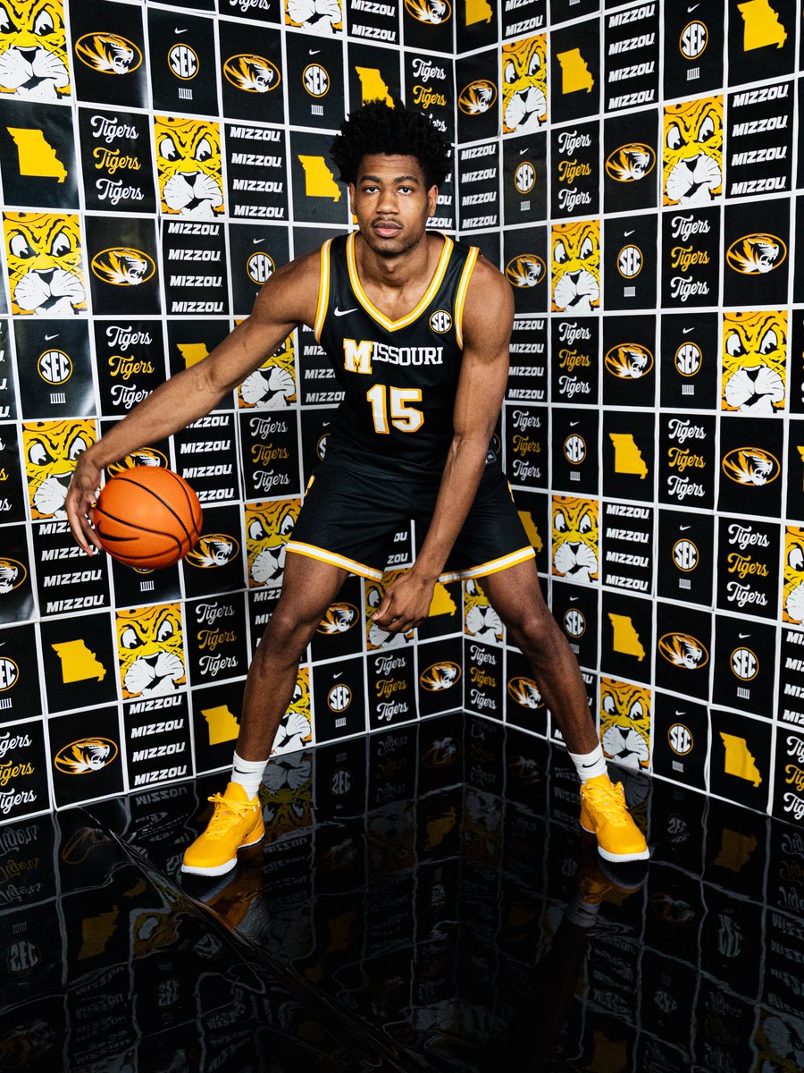 aaronladdtv's tweet image. First look at Bryson Tiller in #Mizzou threads