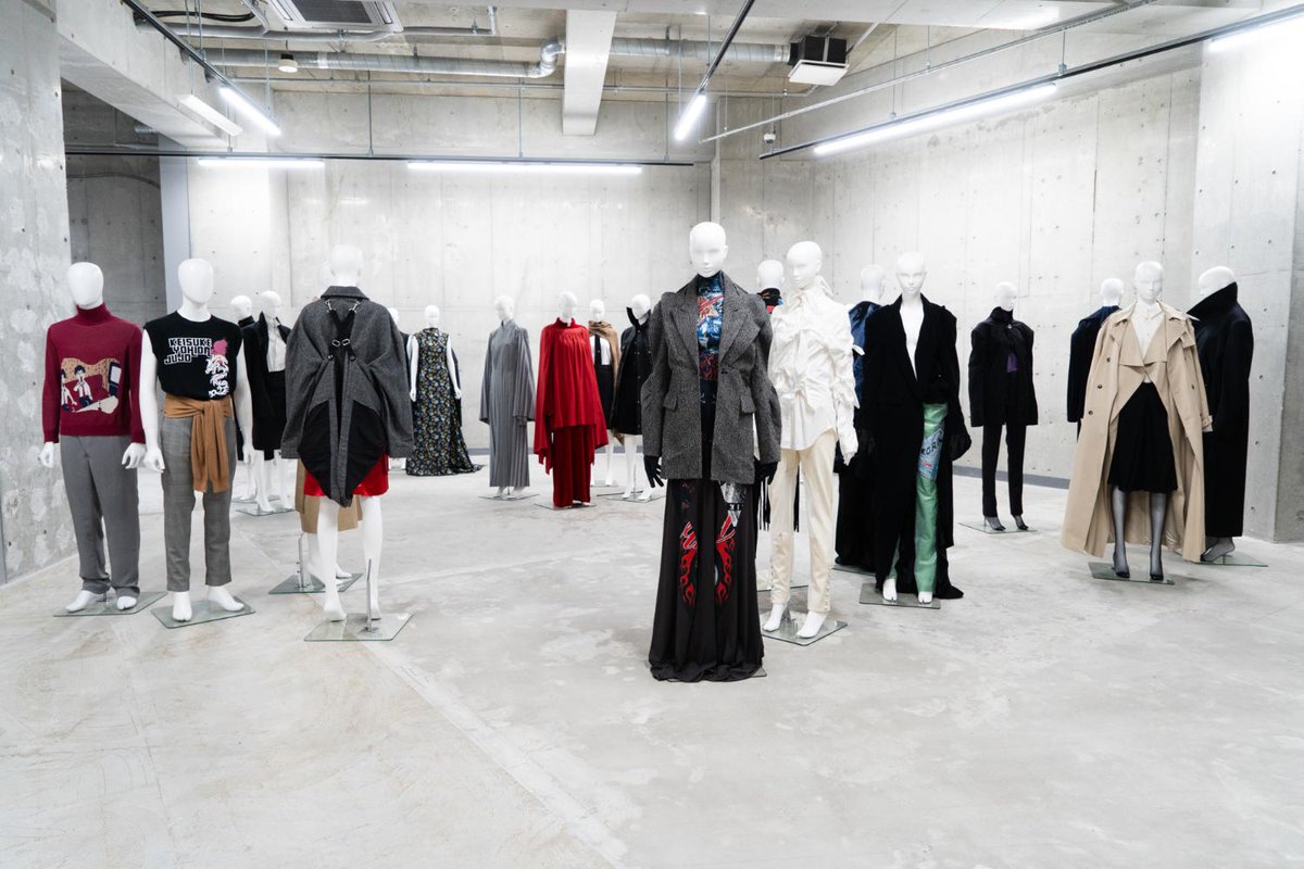 fashionsnap's tweet photo. 【明日】　「ケイスケヨシダ（KEISUKEYOSHIDA）」が、ブランド初の直営店「KEISUKEYOSHIDA Tokyo」を東京・神宮前にオープン。デザイナーの吉田圭佑が、記念すべき初店舗に込めた思いとは？ https://t.co/AOT8z0TqIP