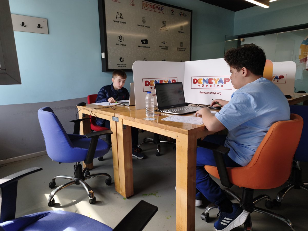 GSB_SakaryaGM's tweet image. 📍Sakarya Gençlik Merkezi 

🚀 Enerji hiç düşmüyor, heyecan her geçen gün daha da artıyor!

Gençlik merkezimizde düzenlenen DENEYAP Teknoloji Atölyeleri öğrenci seçme süreci büyük bir ilgi ve katılımla devam ediyor 💥

#Deneyap #GençlikMerkezi #Teknoloji #MilliTeknolojiHamlesi