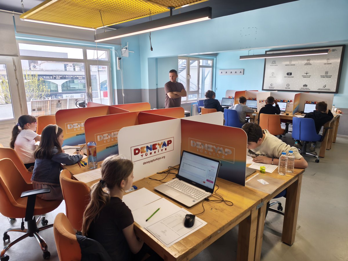 GSB_SakaryaGM's tweet image. 📍Sakarya Gençlik Merkezi 

🚀 Enerji hiç düşmüyor, heyecan her geçen gün daha da artıyor!

Gençlik merkezimizde düzenlenen DENEYAP Teknoloji Atölyeleri öğrenci seçme süreci büyük bir ilgi ve katılımla devam ediyor 💥

#Deneyap #GençlikMerkezi #Teknoloji #MilliTeknolojiHamlesi