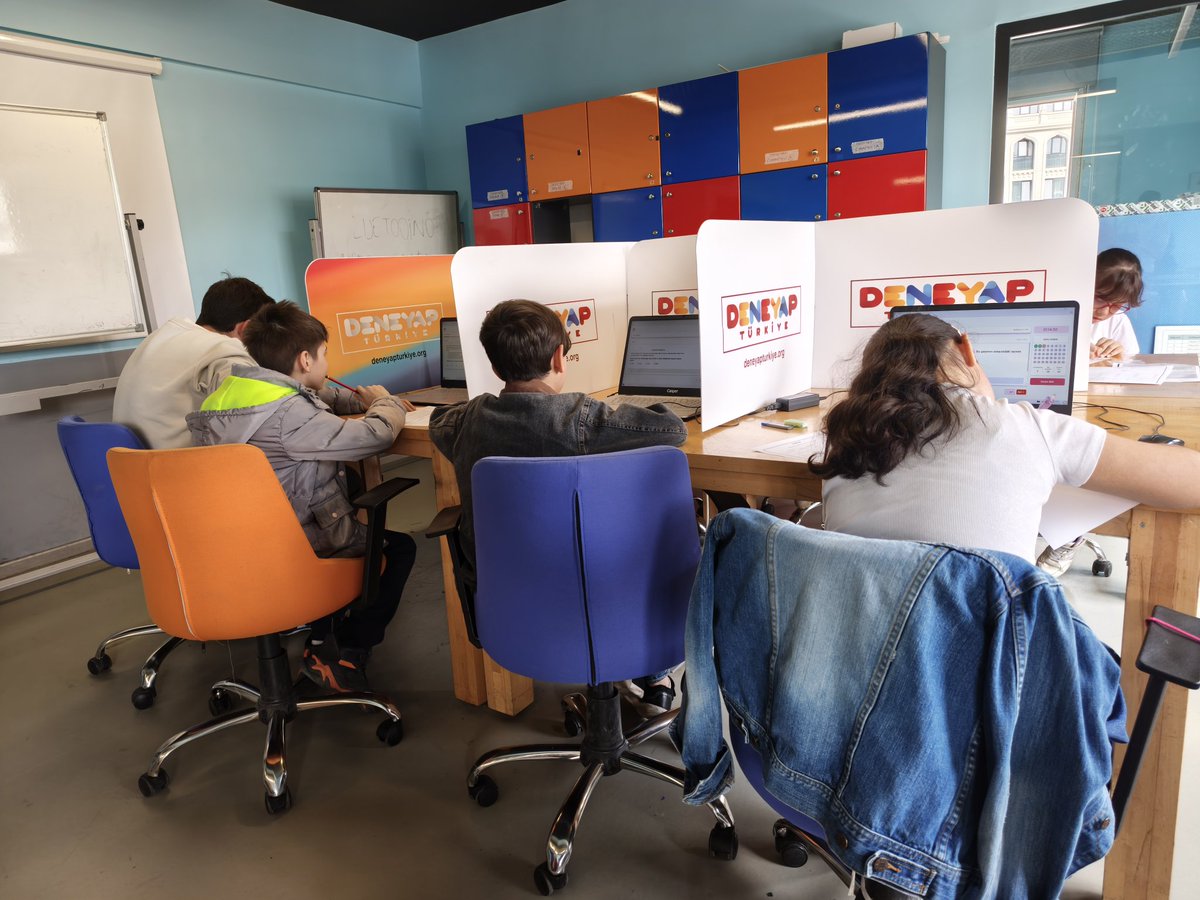 GSB_SakaryaGM's tweet image. 📍Sakarya Gençlik Merkezi 

🚀 Enerji hiç düşmüyor, heyecan her geçen gün daha da artıyor!

Gençlik merkezimizde düzenlenen DENEYAP Teknoloji Atölyeleri öğrenci seçme süreci büyük bir ilgi ve katılımla devam ediyor 💥

#Deneyap #GençlikMerkezi #Teknoloji #MilliTeknolojiHamlesi