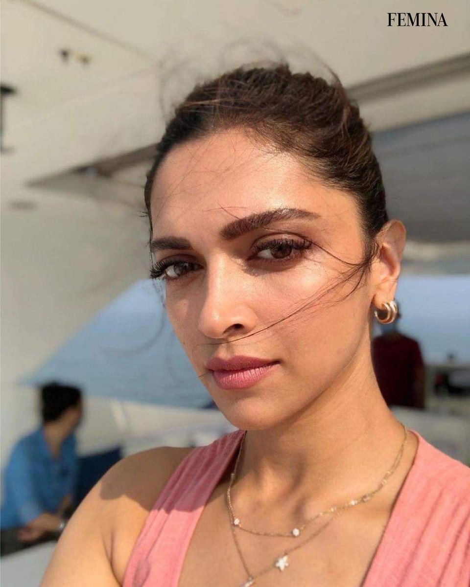 FeminaIndia's tweet image. If your makeup can’t handle the heat, it’s not coming with you. Summer calls for looks that stay put, don’t melt, and still look good hours later. Less drama, more staying power — because your makeup should survive the day, not give up halfway.

#Femina #Beauty #Makeup #Summer