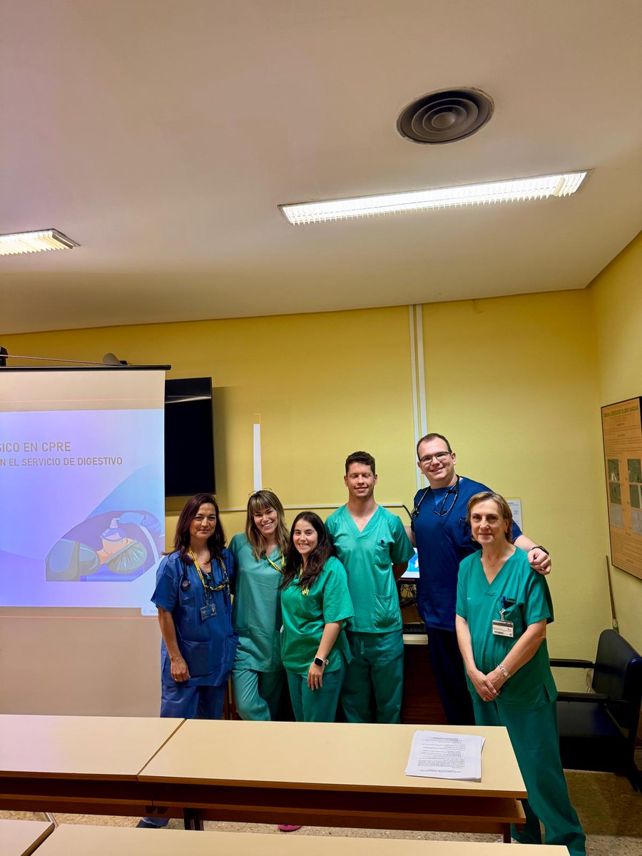 AnestesiaHCUV's tweet photo. 🎉🏆 Enhorabuena a @anestesiahcuv y a Digestivo por el premio a la mejor sesión clínica general del HCUV 2025-2026:

“Abordaje anestésico en CPRE: importancia del trabajo conjunto con Digestivo” 🤝🩺

Orgullo de trabajo en equipo 💙✨ #Anestesia #Digestivo #HCUV
#sinaflojar https://t.co/4GBVsb4z8N
