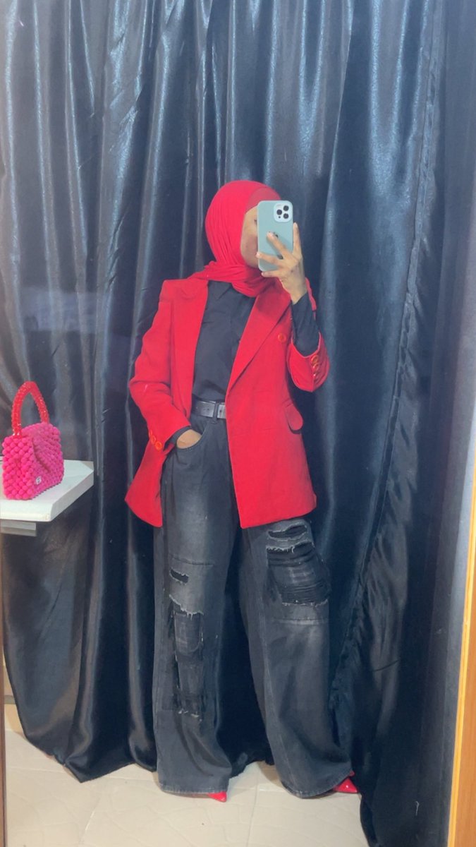 baaraakallah's tweet photo. RED, for days ❤️

Blazers: @BeamsVogue 
Bag: @Nafsulmutmaina https://t.co/wU2wdMwOep