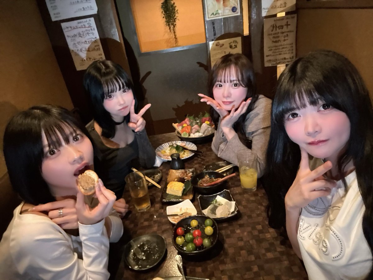 白キャンメンバーとご飯食べてきたよ🎨
うれしー！はっぴー！！！
次はななこちゃんとみおちとひかるも✨️