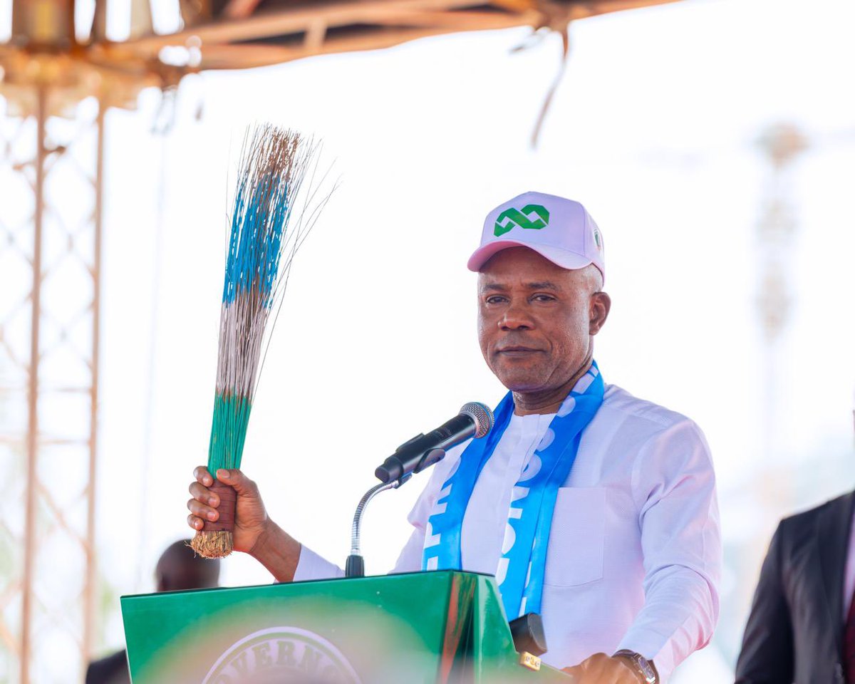 _ikemba's tweet photo. Since picking up the evīl broom, what has this guy @PNMbah done differently than increasing taxes in the state? 
What federal government projects has he attracted to the state by moving to APC? https://t.co/0aouwOYlGM