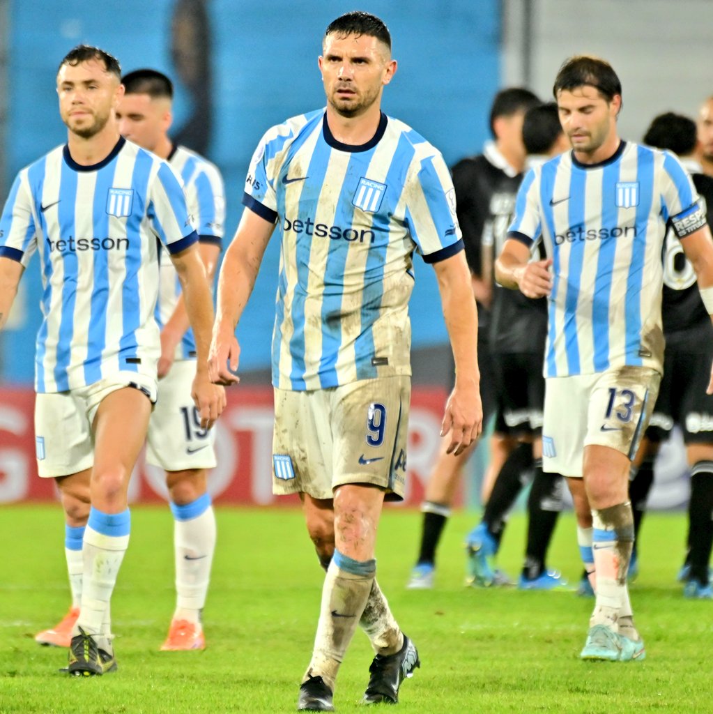 LeandroAdonio's tweet image. #Racing no va a salir de esta racha solo con palabras, necesita decisiones claras y rápidas 👇

Primero, volver al trabajo serio: doble turno, pero con foco en lo futbolístico y lo mental.

Segundo, una concentración XXL para aislar al grupo, bajar el ruido y reconstruir la