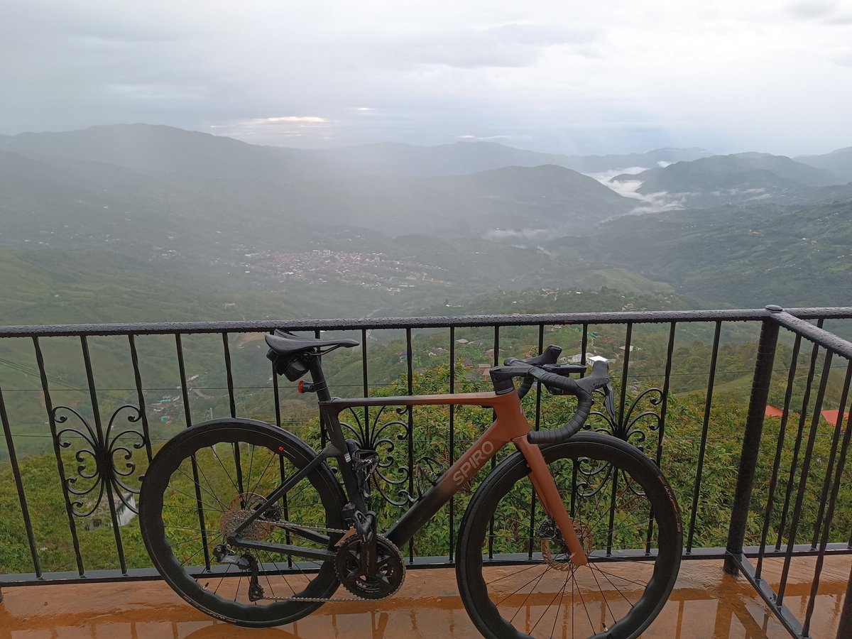 La rodada de hoy, al fondo mi Cocorná