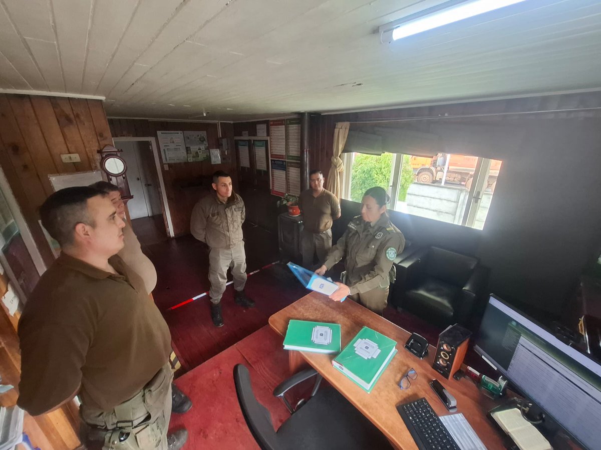 CarabDDHHyFam's tweet image. Visita técnica realizada por la Sección Regional @CarabDDHHyFam #Araucanía a los retenes #Pichipellahuén, #Luma y Tenencia #CapitánPastene, destaca el trabajo y compromiso de sus funcionarios en zonas rurales para seguir los lineamientos de DDHH aplicados a la función policial.