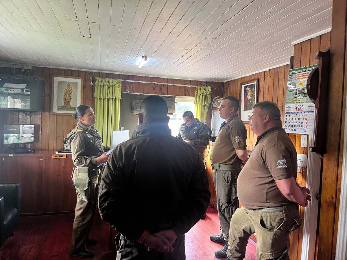 CarabDDHHyFam's tweet image. Visita técnica realizada por la Sección Regional @CarabDDHHyFam #Araucanía a los retenes #Pichipellahuén, #Luma y Tenencia #CapitánPastene, destaca el trabajo y compromiso de sus funcionarios en zonas rurales para seguir los lineamientos de DDHH aplicados a la función policial.