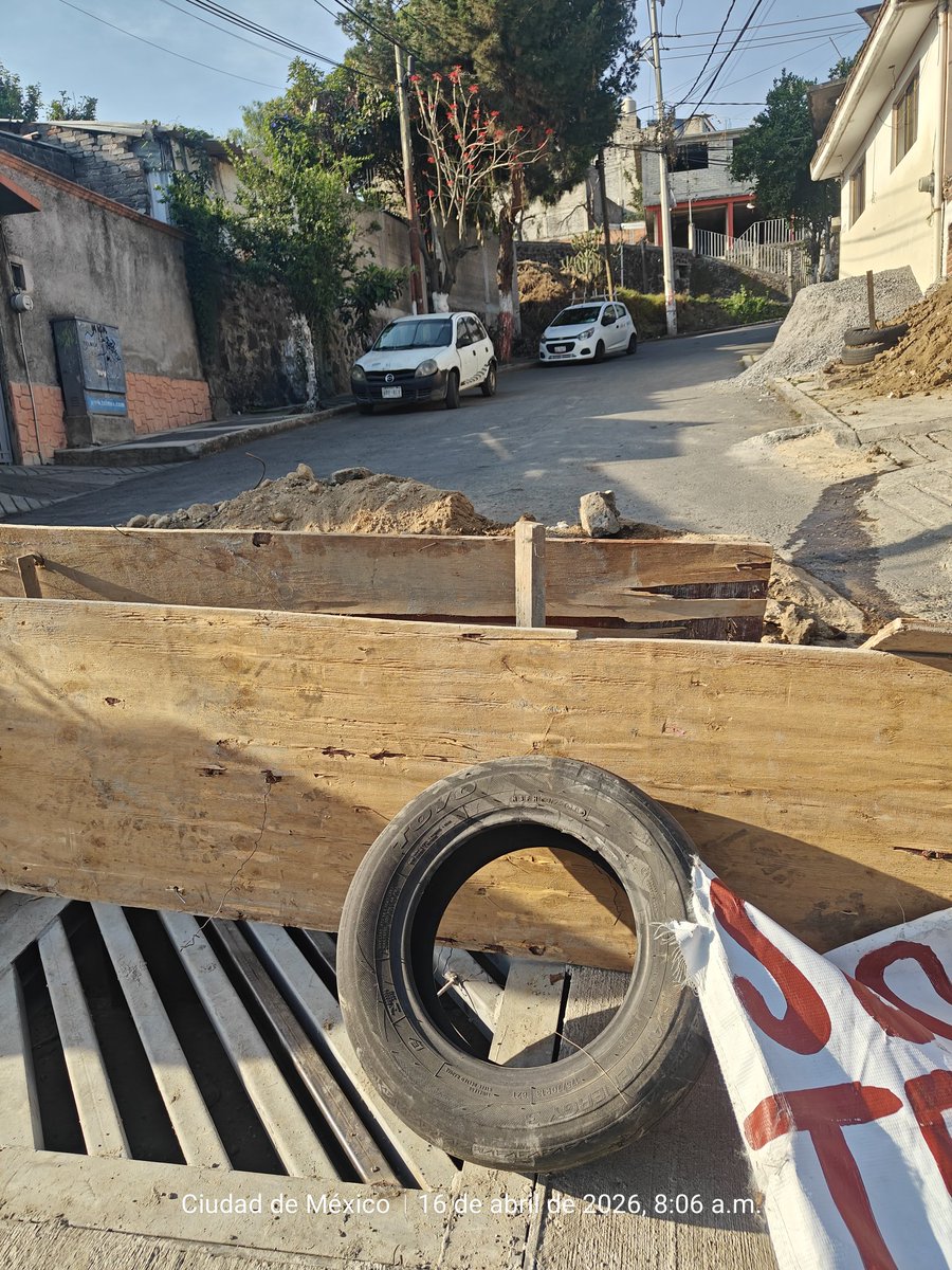 jaggersinho's tweet photo. Un día más que dejan abandonada está obra inconclusa y mal hecha. El cierre de esta calle por casi 4 semanas es un problema que afecta a miles de vecinos de Plan de Ayala y colonias aledañas. 

@Gabyosoriohdz  exigimos que se ponga en marcha acción para apoyar a los vecinos. https://t.co/4rEBlHkb1K
