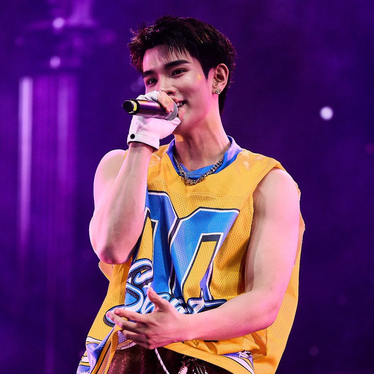 g4snara's tweet photo. biceps looking #biteable https://t.co/Ohu8hpg82B