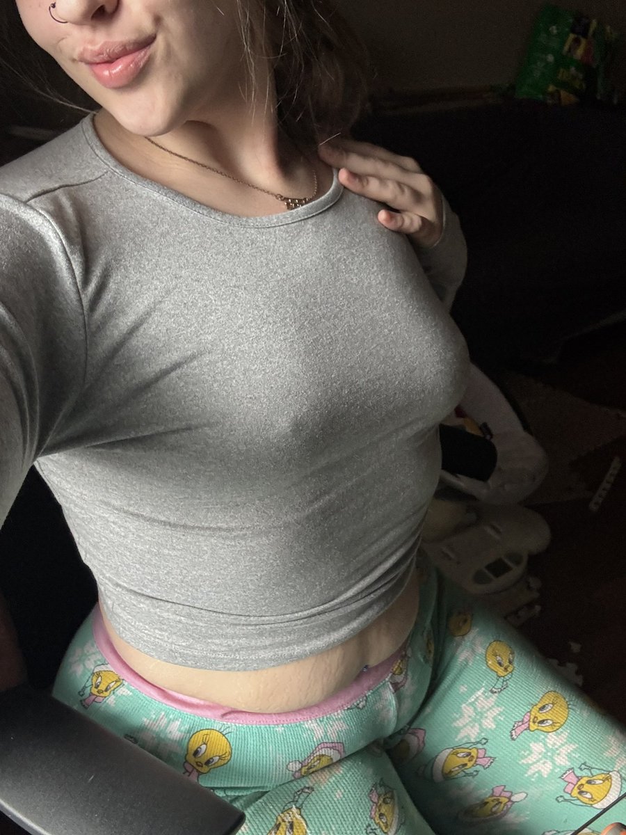 Lindsmarie69's tweet photo. Sorry I haven’t been posting, X wants to take my account 😭😭 I’m tryin to behave here loll, but if you want to get naughty and down DIRTYYY then message me over at my 🌶️⛓️‍💥⬇️
You see thick ass, small waist and a decently sized 🍒🍒 cum on over 😉😈 https://t.co/KhbSMgCHyY