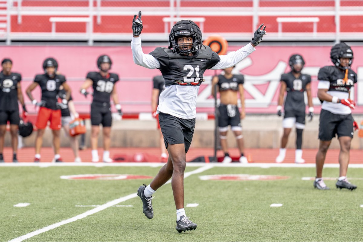 UCMFootballTeam's tweet photo. Setting the standard https://t.co/0mhDhzOB7t