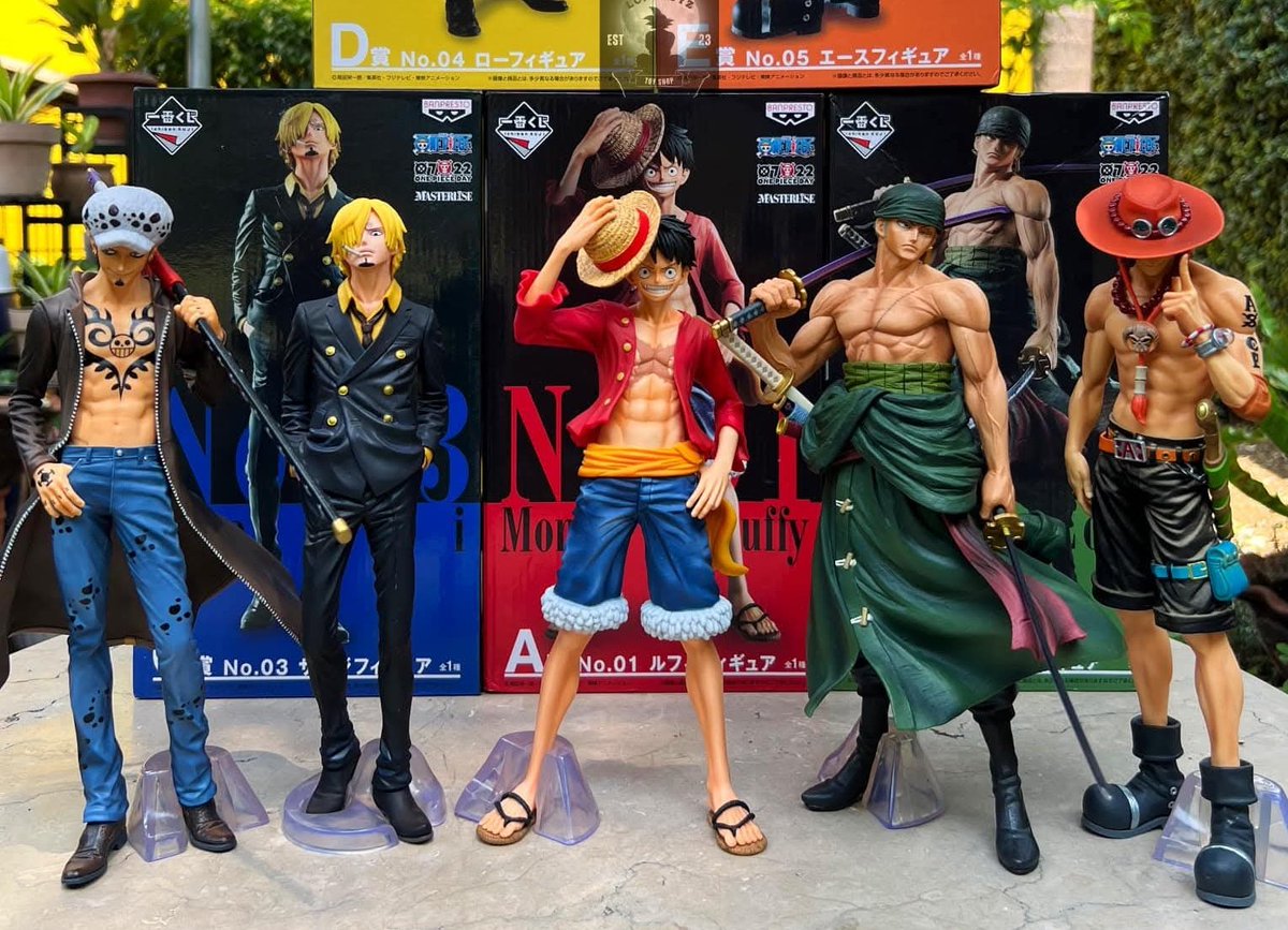 This still makes me giggle sanji is the only one covered up