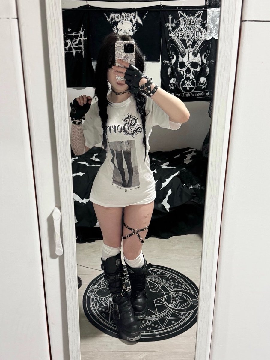 katia 𖤐 🏹 tweet media