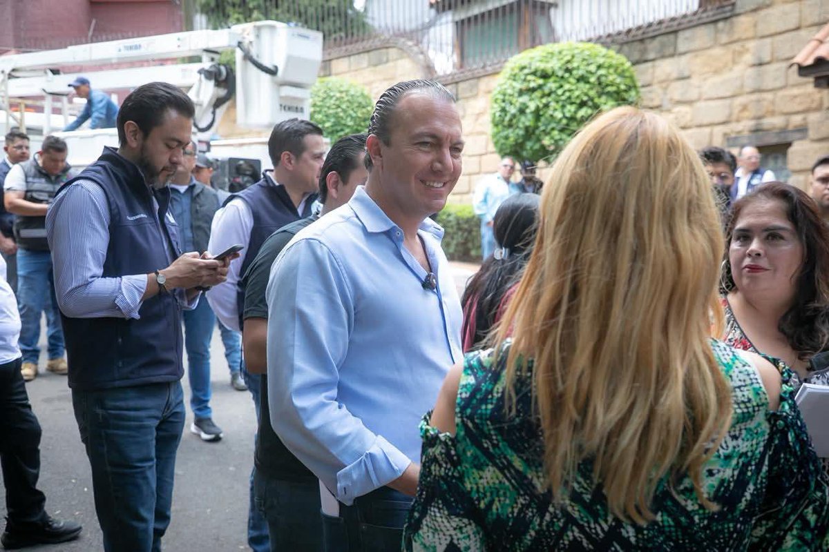 Brandon887176's tweet photo. Nuevamente haciendo proselitismo personal  de la alcaldía Cuajimalpa con personas que está como candidato a copaco de lomas de memetla @iecm @IECM_CDMX @Claudiashein @ClaraBrugadaM @QuePocaMadre_Mx necesitamos que los destituyan  ya basta de tanto lame botas de los partidos https://t.co/XSw3AAJ3px