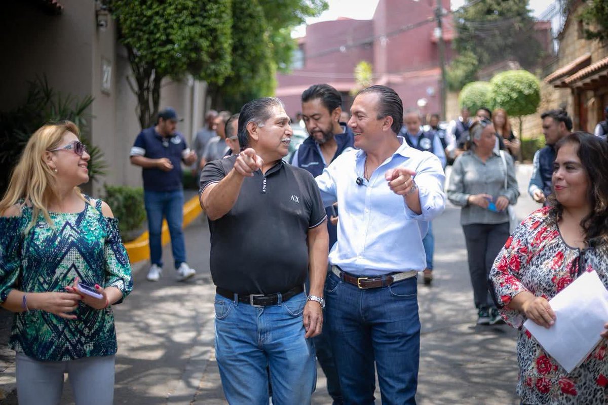 Brandon887176's tweet photo. Nuevamente haciendo proselitismo personal  de la alcaldía Cuajimalpa con personas que está como candidato a copaco de lomas de memetla @iecm @IECM_CDMX @Claudiashein @ClaraBrugadaM @QuePocaMadre_Mx necesitamos que los destituyan  ya basta de tanto lame botas de los partidos https://t.co/XSw3AAJ3px