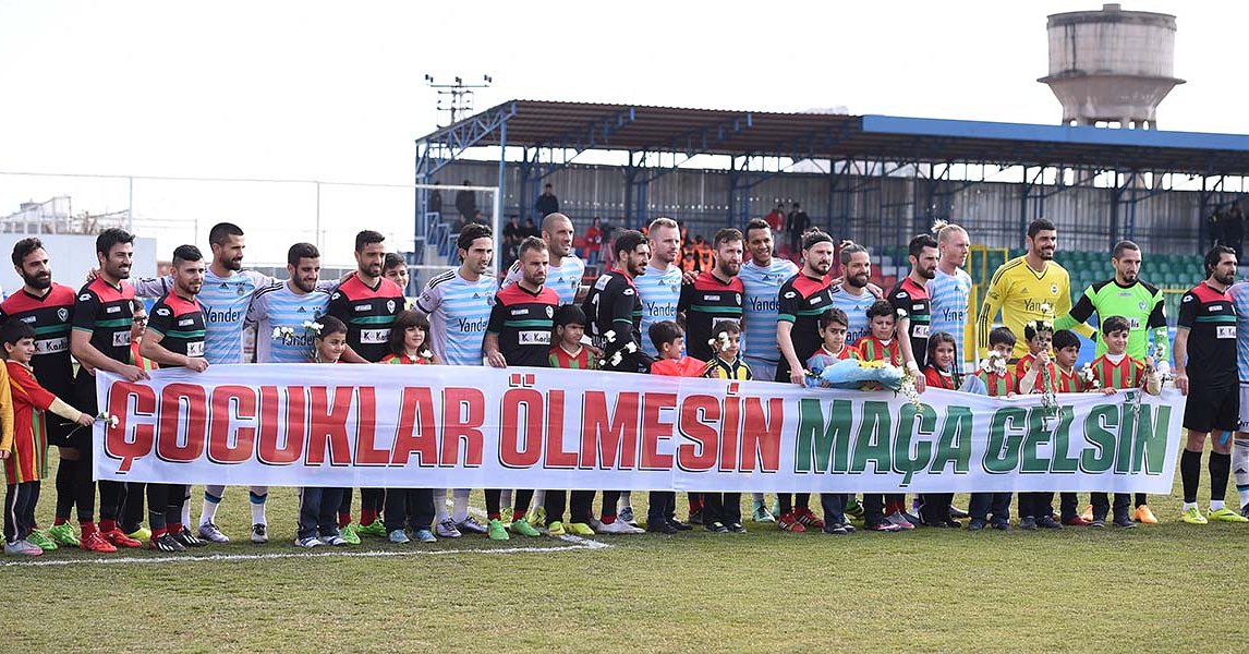 gengoru_omer's tweet photo. ÇOCUKLAR ÖLMESİN MAÇA GELSİN

#okuldaşiddetehayır https://t.co/0quYHnIz95