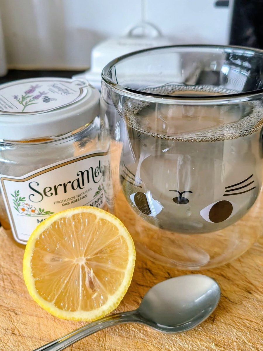 LadyGrace27's tweet photo. Lavender honey, organic lemon… and my emotional support mug, quietly working its magic...🍯🪻
#ThursdayBlog #cosyvibes
#gentledays #selfcare #feelingbetter https://t.co/2RZ5mOnueD
