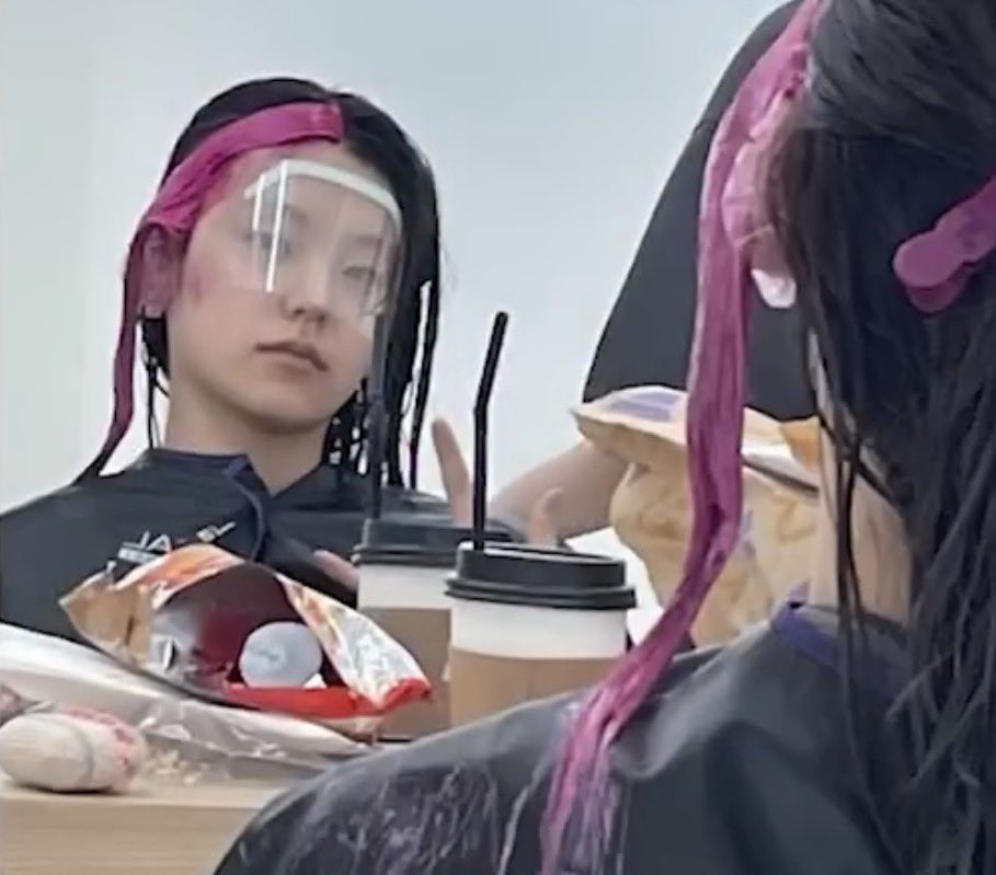 YEJI BRASIL tweet media