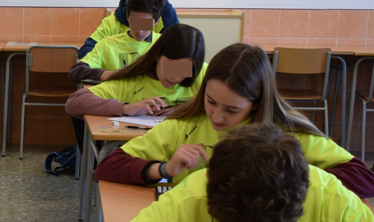 iesvae's tweet photo. OLIMPÍADA MATEMÀTICA
Com és tradició, el Departament de Matemàtiques de l’Estellés va  participar en l’Olimpíada Matemàtica per a estudiants d'Educació Secundària Obligatòria que convoca i organitza la @SEMCV .
Més informació i imatges en:
https://t.co/aUowNOj8ge https://t.co/wl7in8HX3A