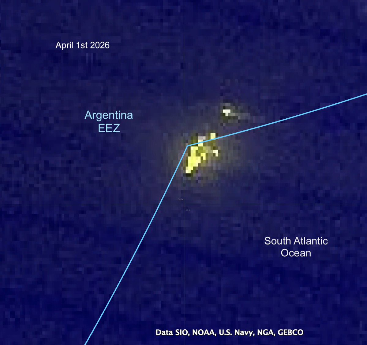 El océano ya no es un punto ciego. 🌊📡

Los buques extranjeros suelen apagar sus sistemas de identificación (AIS) para operar en las sombras, pero la potente luz de los barcos que pesca calamar  los delata desde el espacio.

Gracias a sensores satelitales, podemos monitorear la