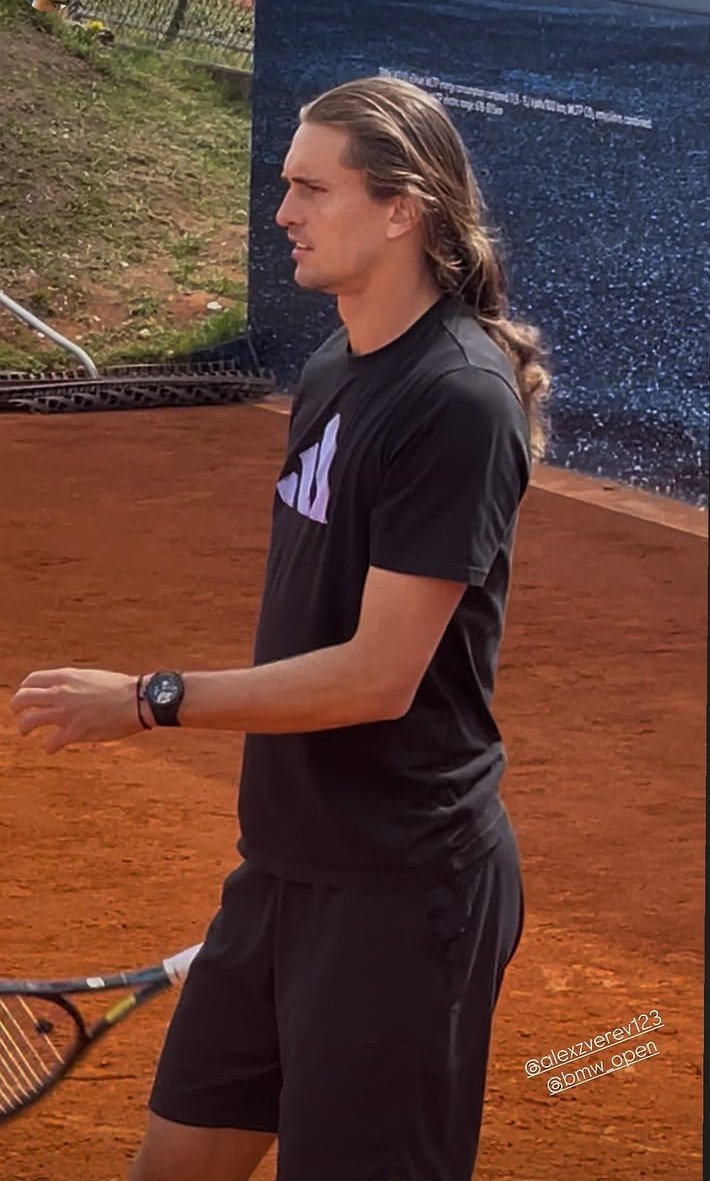 Zverev_fans's tweet photo. oh long hair..
yes or not? https://t.co/4AKwEdz5Ea