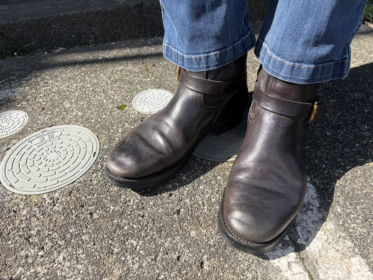 h_t512's tweet photo. 仕事靴は茶芯出すぎる…
黒クリームも塗らないと… https://t.co/0vY53MMPXI