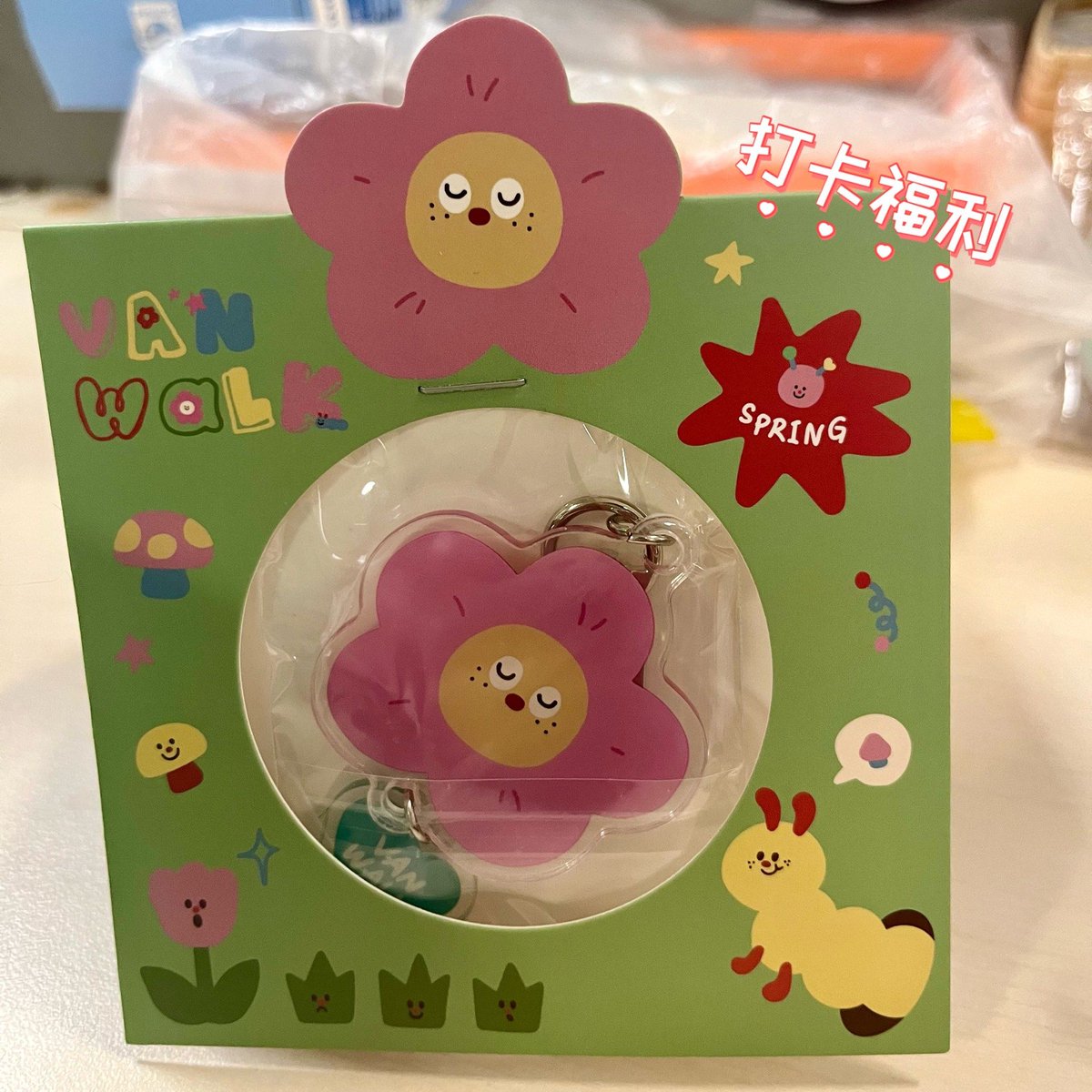 LizDombrowski's tweet image. Unboxed my parcel! Inside: a cozy knit sweater (perfect for fall) + a cute plant keychain. Free shipping + fast delivery = 10/10!  #Unboxing #ShoppingHaul #QuickDelivery