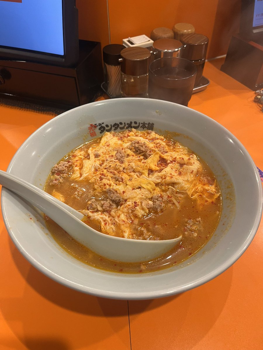 なな tweet media