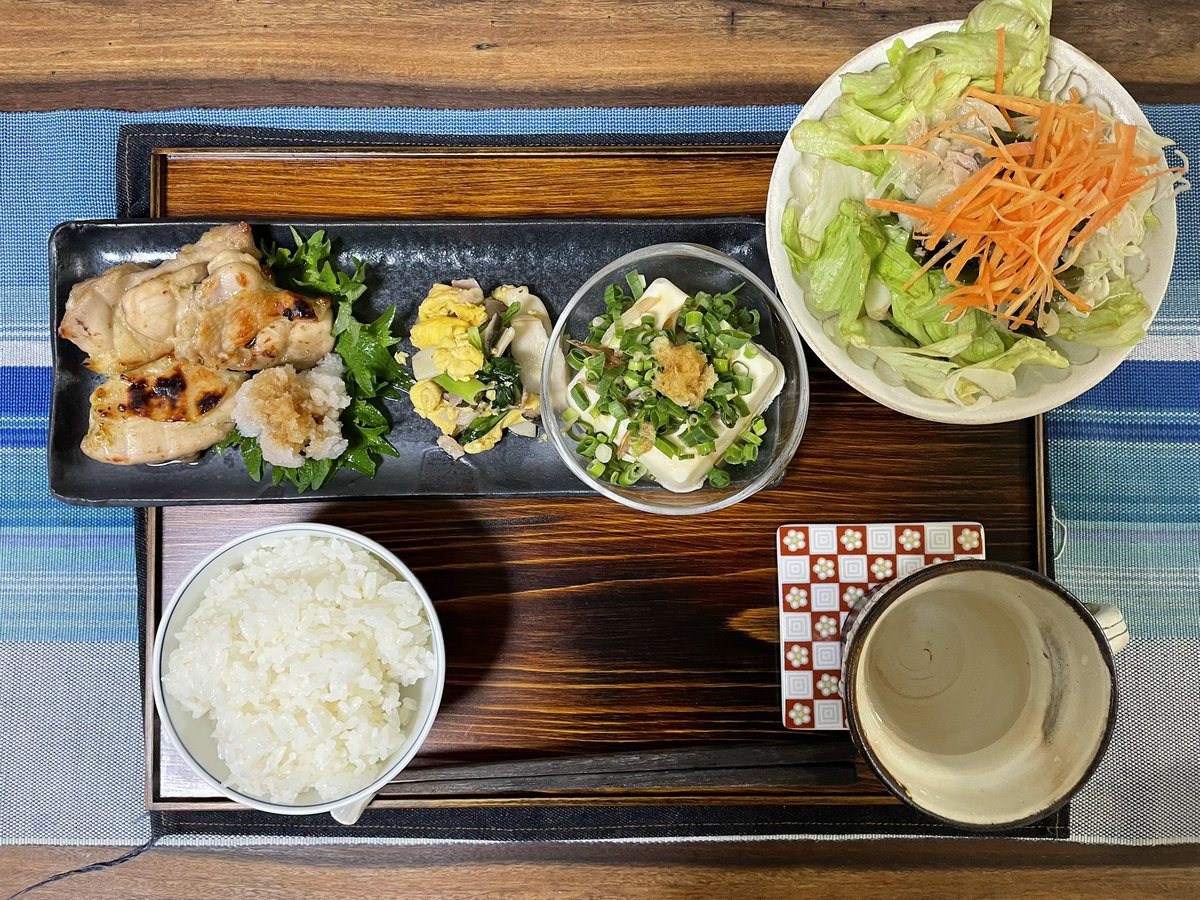 Tomo_Mrk3B01's tweet image. Do you know a Japanese seasoning, Yuzu-pepper(#柚子胡椒 )? Which is made from green hot pepper, salt, and Yuzu(a kind of citrus) peel
I really love it and cooked Grilled chicken with it for #dinner tonight! Let’s eat😉
#cookingathome 
#おうちごはん 
#twinglish 
#Twitter家庭料理