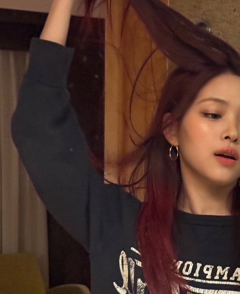 Why do birds suddenly appear
Every time you are near?
Just like me, they long to be
Close to you

LOOK ITS RYUJIN DAY  
#EP25_StarringRYUJIN 
#봄이_왜_따뜻한가_했는데_류진이가_태어났구나