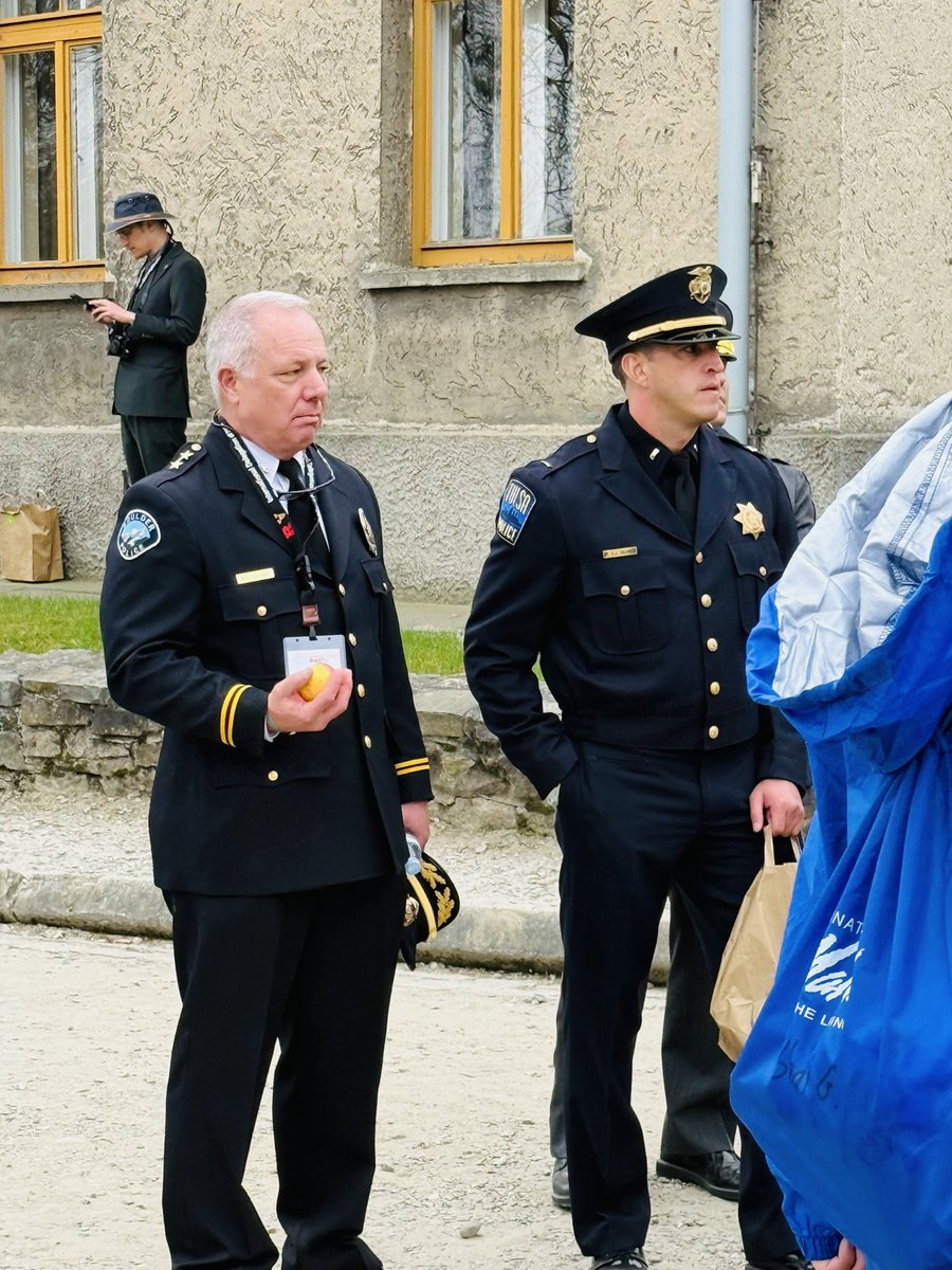 dahrinoor2's tweet photo. 🇺🇸 Thank you to the U.S. police units for attending the memorial at Auschwitz in solidarity with the 6 million Jews murdered by the Nazis. https://t.co/1qGGRUzPyq